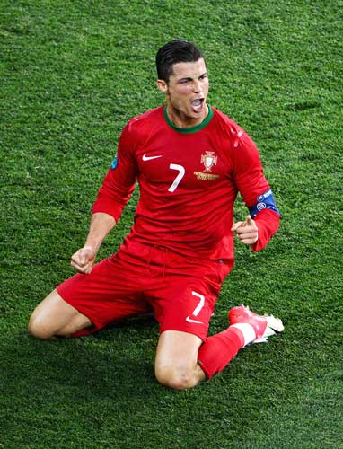 记者：佩德里因拉伤不会前往黄潜客场比赛，但伤势并不严重（因拉伤不随队客战黄潜，佩德里伤情无大碍）