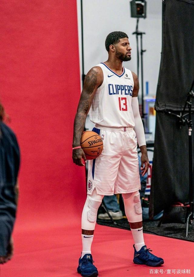 32岁前巴西国脚拉菲尼亚宣布退役，曾效力巴萨、巴黎、国米（32岁拉菲尼亚挂靴：前巴西国脚曾效力巴萨、巴黎、国米）