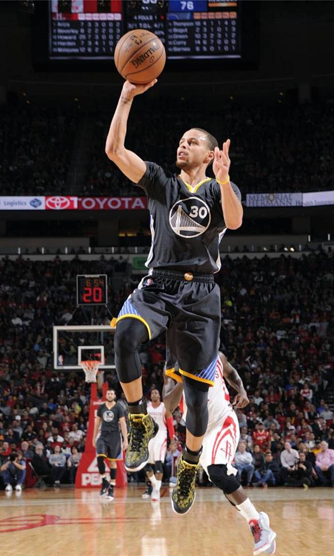 评论丨2025赛季中超联赛落幕：足球的“冷”和群众的“热”（评论丨2025赛季中超收官：场内“冷”，场外“热”）