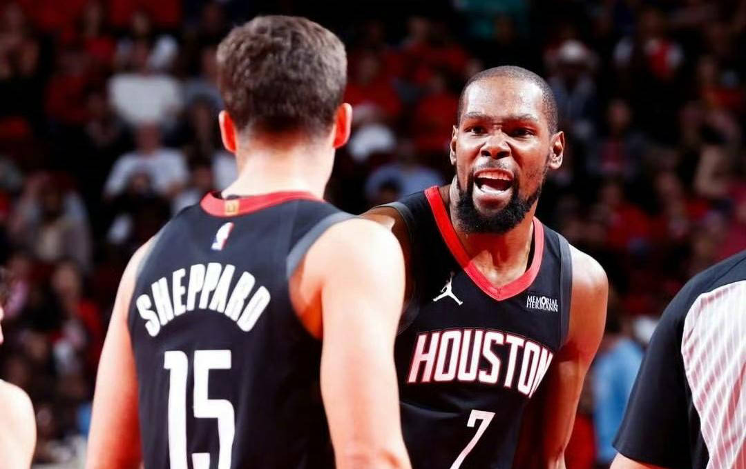 官方：拜仁边锋奥利塞当选德甲11月最佳球员（官宣：拜仁翼锋奥利塞荣膺德甲11月最佳球员）