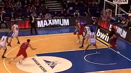 东契奇半场轰下25分8助攻，湖人两节狂丢78分落后爵士（东契奇半场25分8助攻火力全开 湖人上半场被轰78分暂落后爵士）