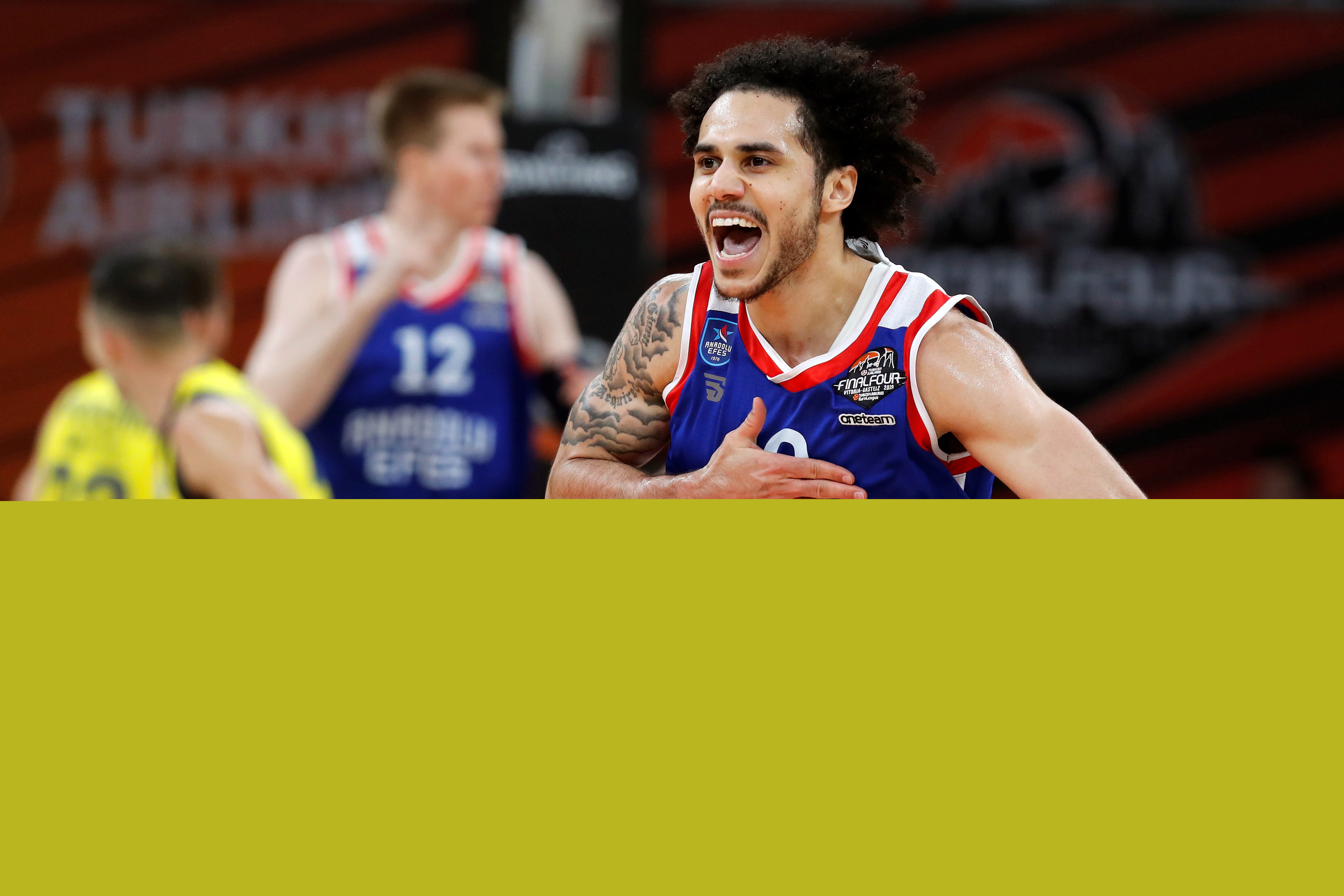 深入剖析胡明轩下半场表现：沟通与防守的不足（胡明轩下半场深度解读：沟通不畅与防守薄弱）