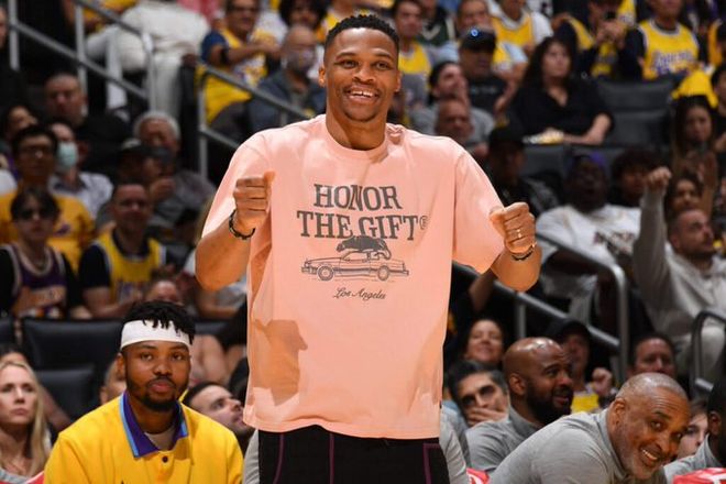 全市场：尤文与那不勒斯对格雷茨卡有意，正关注其续约情况（尤文和那不勒斯看中格雷茨卡，密切留意续约走向）