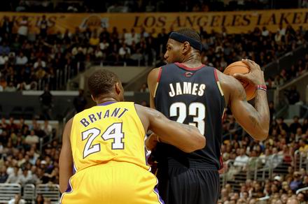 记者：阿隆索昨天没公布名单是在等姆巴佩，强行出战会恶化伤情（记者：阿隆索昨未公布大名单因等待姆巴佩，冒险出战或加重伤情）