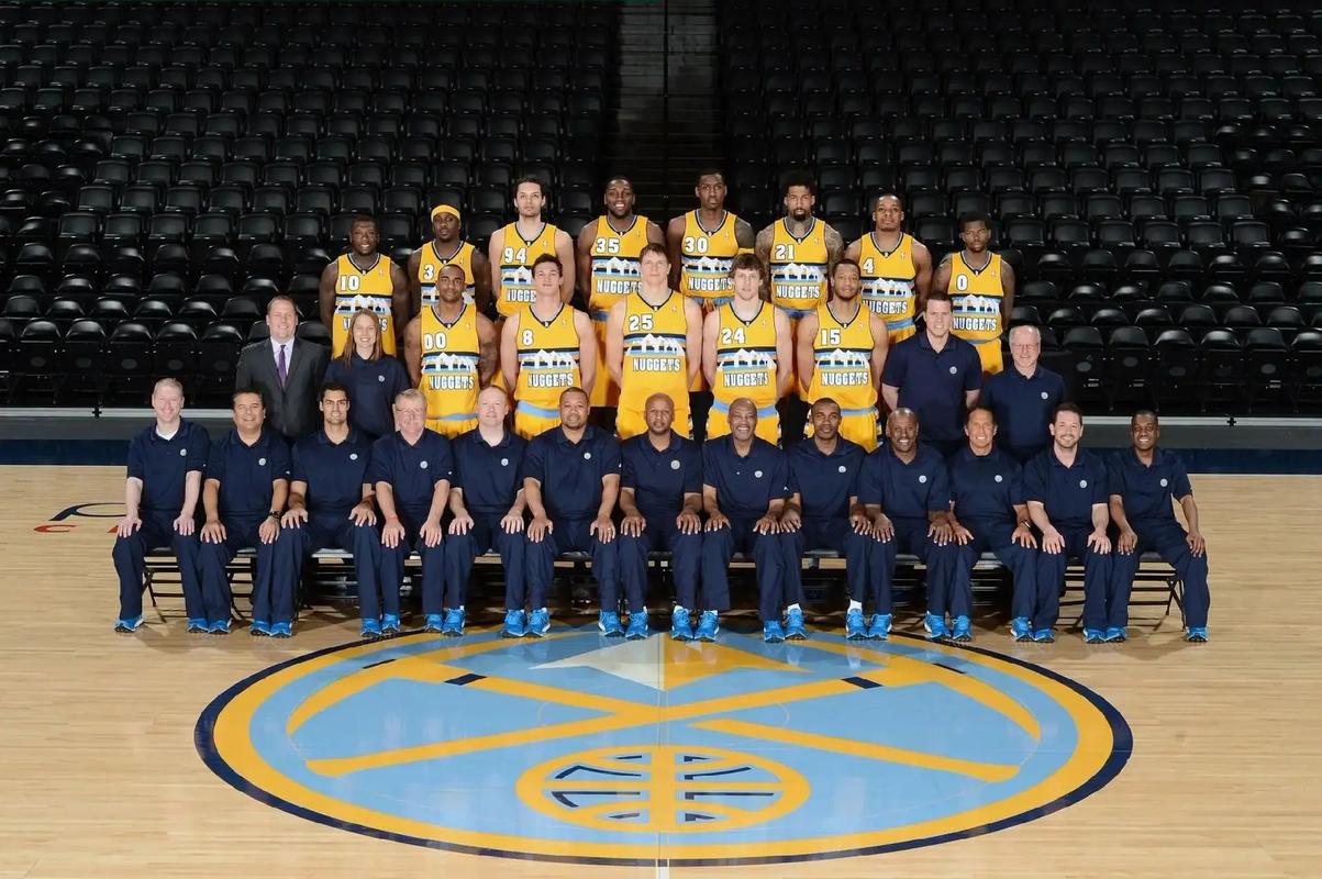 队记：鹈鹕不会草率地接受锡安报价，交易或要等到明年休赛期（随队记者：鹈鹕对锡安报价不急于拍板，交易或将推迟至明年休赛期）