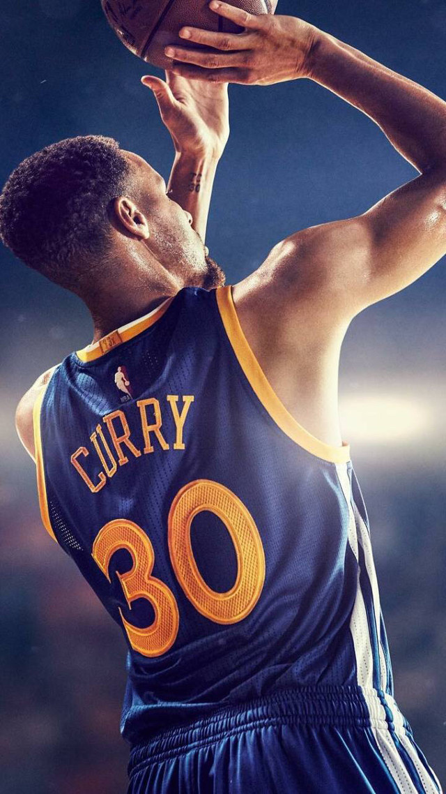 墨菲抢断瞬间，展现超凡球技（墨菲瞬间断球，尽显精湛球技）