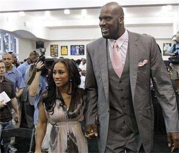 库里：黄蜂的潜在救星？（库里能否扭转黄蜂命运？）