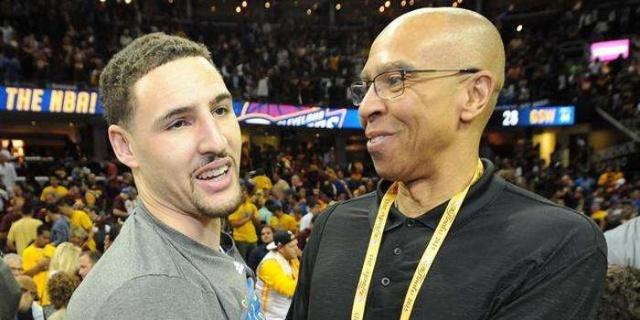 东体：特维斯在申花时训练都由自己决定，波耶特控制不了球队（东体：申花时期特维斯训练由其自定，波耶特难以掌控球队）