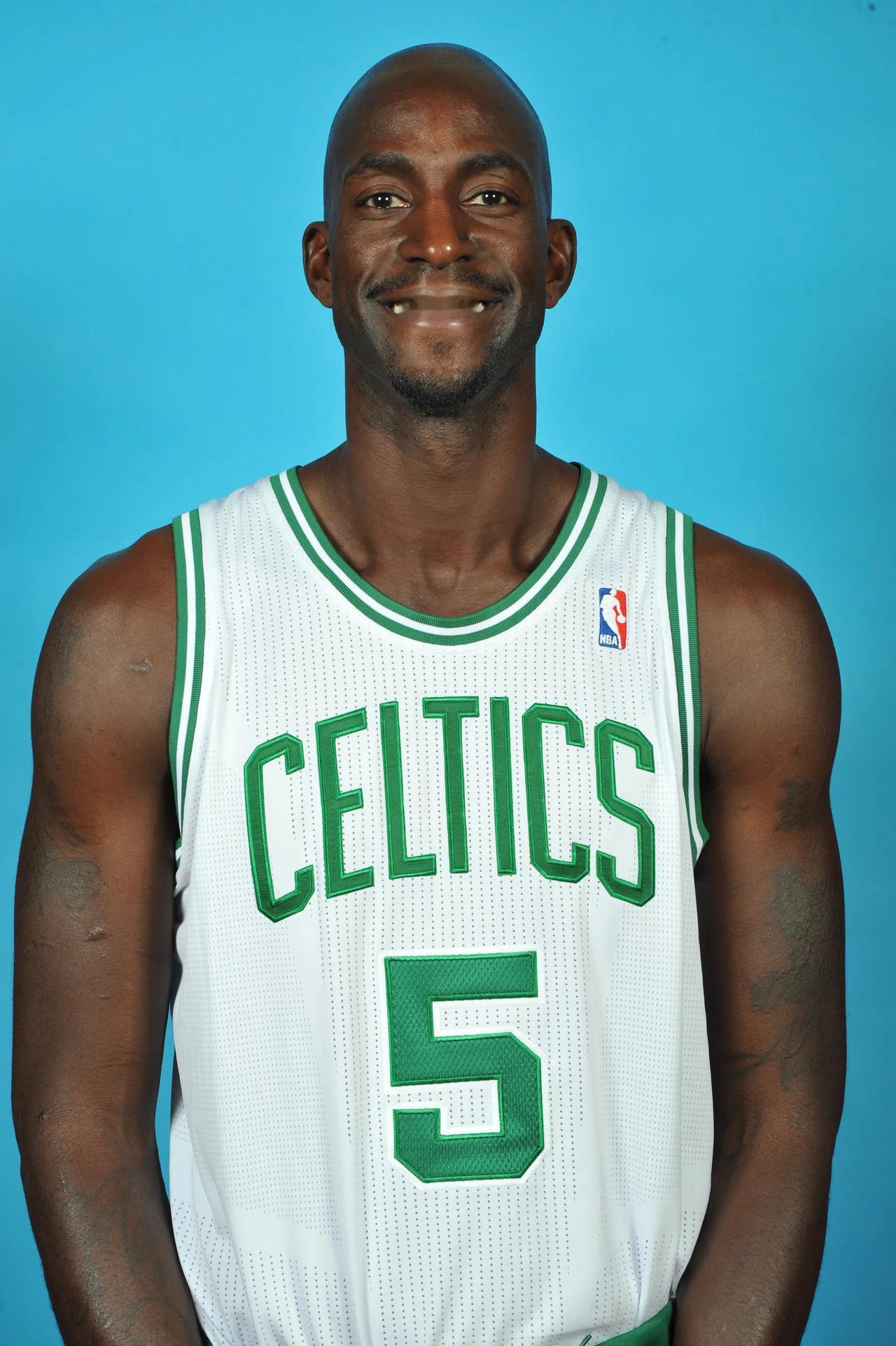 足球国足队内对抗赛出现精彩世界波（国足队内对抗赛上演精彩世界波）